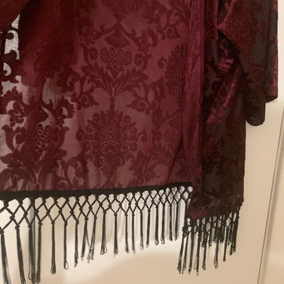 GUESS Maroon & Black Kimono with Tassles Med /Large - Picture 3 of 8